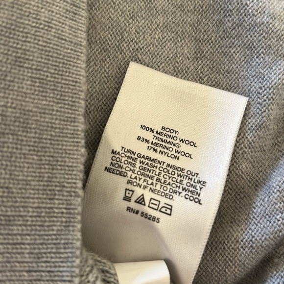 Express Men’s 100% Merino wool long sleeve sweater in light gray size large. - Picture 9 of 10